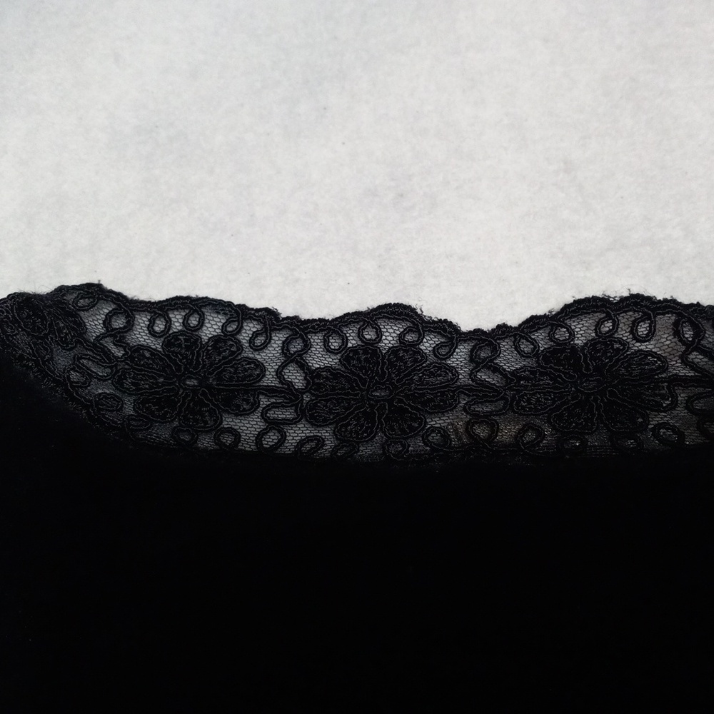 The Territory Ahead Elegant Top: L & Forwear N.Y. Black Skirt: XL, 2  pc Set - Picture 7 of 13